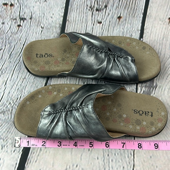 TAOS GIFT 2 Pewter Leather Thong Slip On Sandal - Picture 6 of 16